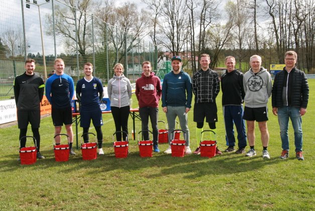 Teilnehmer der Laufchallenge beim Gruppenfoto